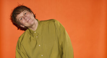 JOSH THOMAS: JIGGLE, JIGGLE